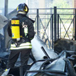 Fiamme in un cantiere del centro, attimi di paura. Il video
