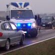Auto nel fosso, carabiniere salva madre e bimbo di 7 mesi