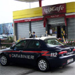 Rubava benzina usando targhe false 