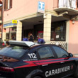 Sequestrano un tabaccaio e lo rapinano, arrestati dai carabinieri tre malviventi. Il video 