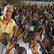 I bambini di Madignano abbracciano l'Uganda