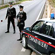 Lascia il furgone in strada per un "bisogno": i ladri lo rubano e scappano