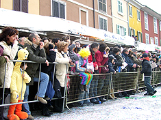 Domenica positiva per il carnevale cremasco:<br>Sole e affluenza degna delle passate edizioni