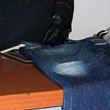 Ruba jeans da 500 euro nella boutique, arrestato romeno