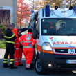 Cade dall'albero: � gravissimo