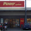 Maresciallo fa la spesa al Penny e blocca due ladri alle casse