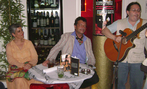 Pistone presenta l�ultima fatica letteraria dell�amico scrittore dedicandogli un cocktail
