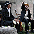 Alice apre la scena