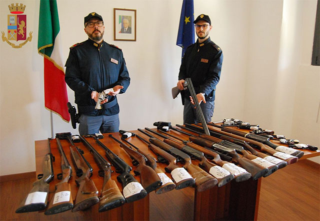 48660-1-ev_aaa Crema: Controlli del commissariato, ritirate 60 armi da fuoco per mancata idoneità psicofisica