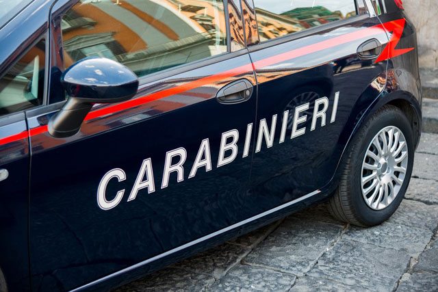 Fugge dai carabinieri, rintracciato e multato