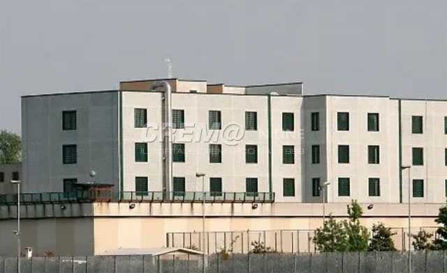 Rapina e lesioni, arrestato un uomo di 33 anni