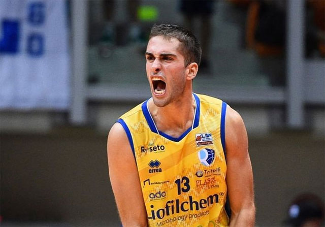 Nicolò Dellosto con la maglia della Logiman