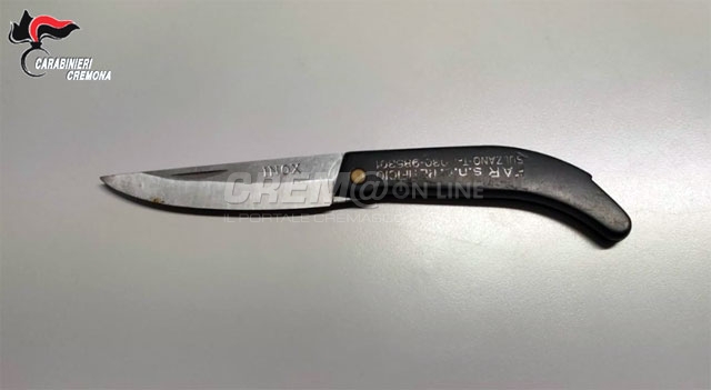 Coltello in auto, denunciato dai carabinieri